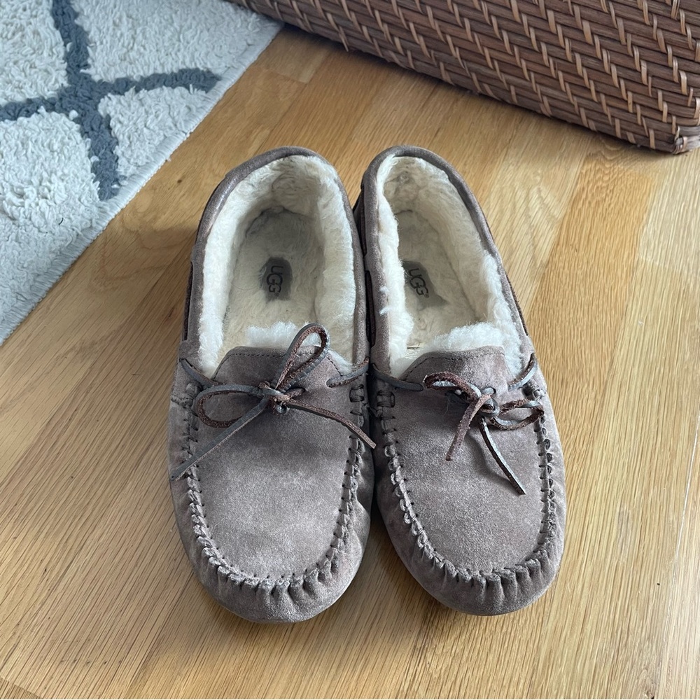 Ugg moccasins slippers, authentic + great condition!